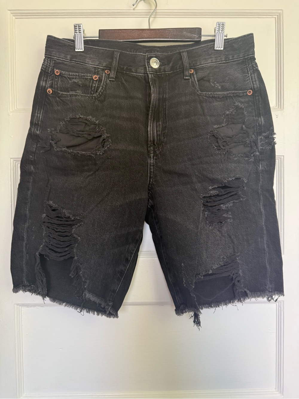 American Eagle Outfitters 90’s Boyfriend Black Distressed Denim Jean Shorts Sz 8
